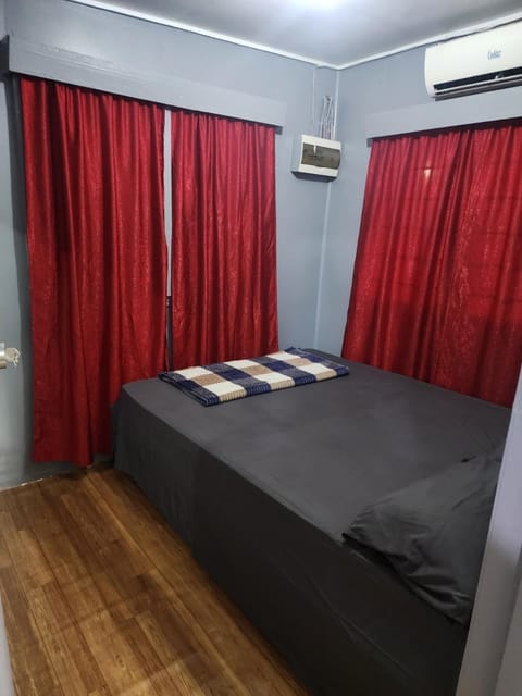 Bed, Photo of the whole room, air conditioner