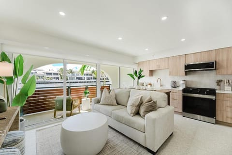 Coffee/tea facilities, Balcony/Terrace, Kitchen or kitchenette, Living room, Seating area, Dining area, stove