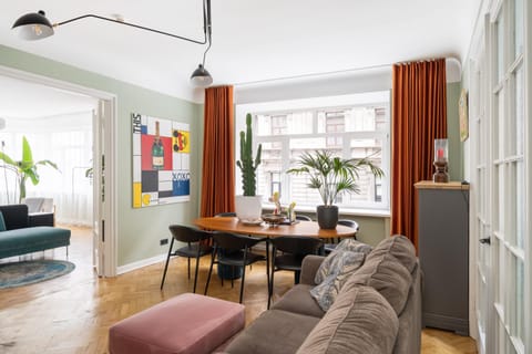 Living room, Decorative detail, Dining area