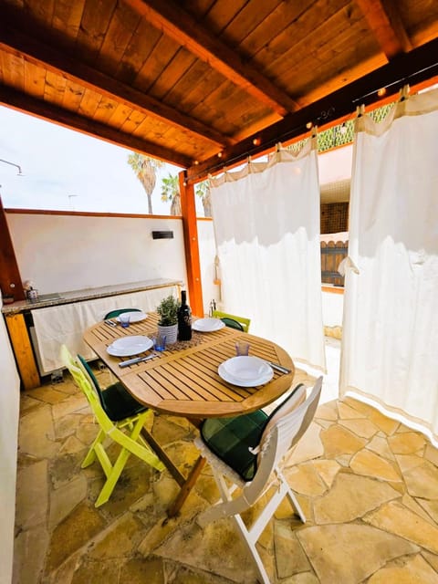 Patio, Day, BBQ facilities, Living room, Dining area