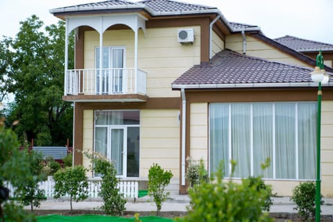 Property building, Day