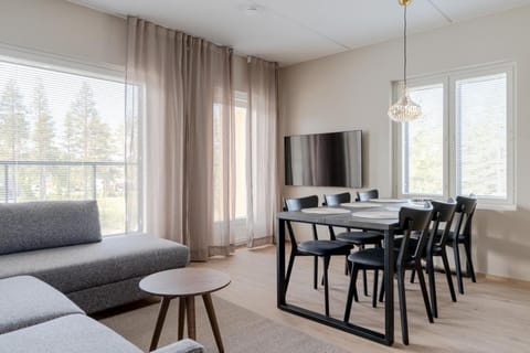 TV and multimedia, Living room, Seating area, Dining area
