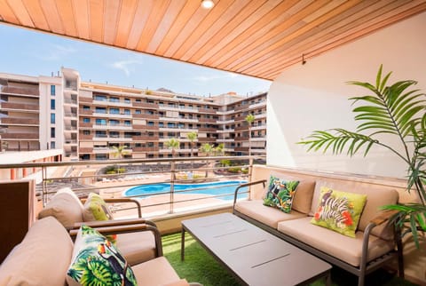 Patio, Day, Balcony/Terrace, Seating area, Swimming pool