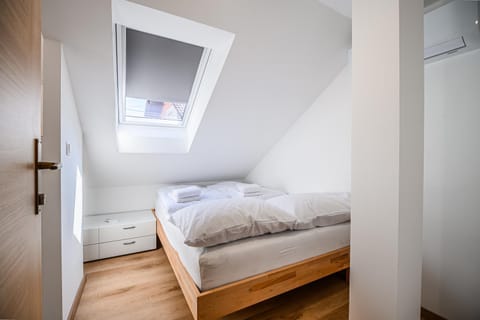 Bed, Bedroom, air conditioner