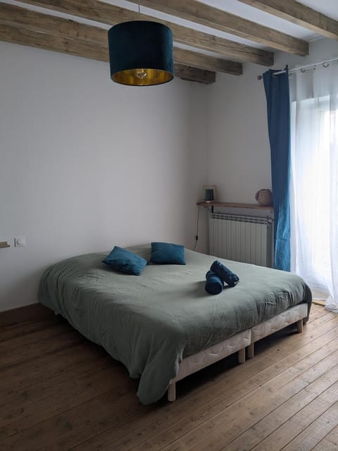 Bed, Photo of the whole room