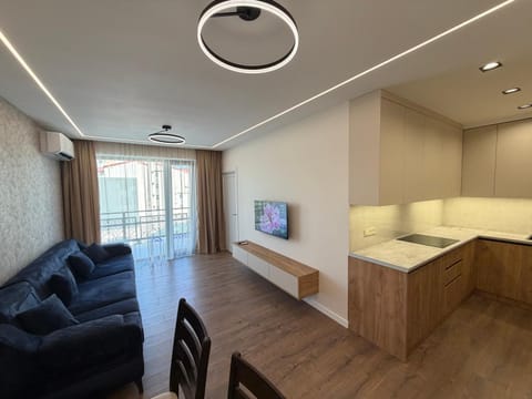 Communal lounge/ TV room, TV and multimedia, Kitchen or kitchenette, Living room, Seating area, Evening entertainment