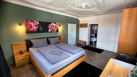 Bed, Dining area, Bedroom, bunk bed