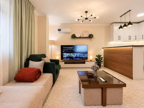 Communal lounge/ TV room, TV and multimedia, Living room, Seating area, Evening entertainment