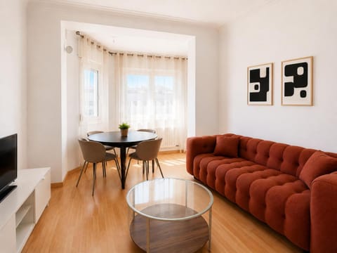 TV and multimedia, Living room, Seating area, Dining area