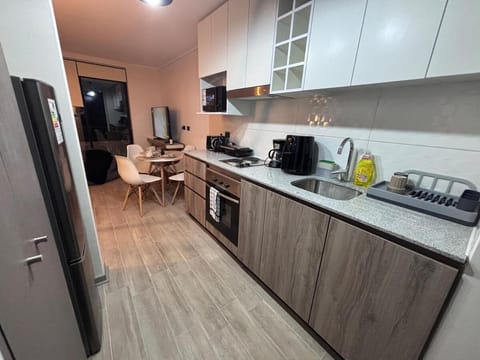 Coffee/tea facilities, Kitchen or kitchenette, Dining area, dishwasher, oven, toaster