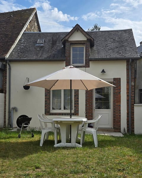 Patio, Day, BBQ facilities, Garden, Dining area, Garden view