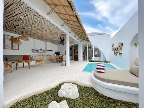Day, Swimming pool, sunbed