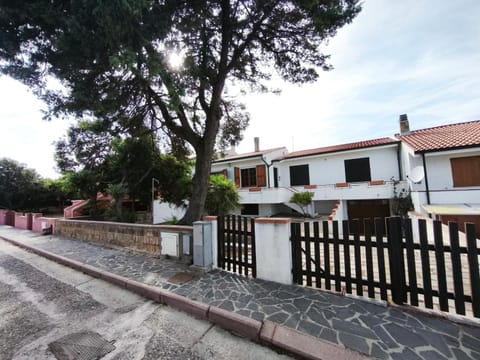 Property building, Day, Neighbourhood, Street view