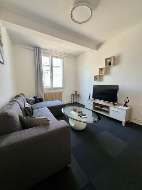 Communal lounge/ TV room, TV and multimedia, Living room