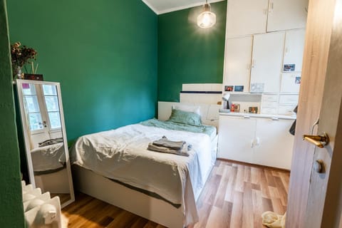 Bed, Bedroom, towels, wardrobe