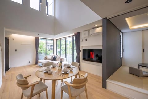 Living room, Photo of the whole room, Dining area