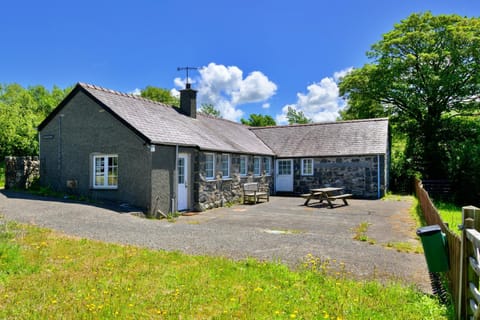 Property building, Facade/entrance, Off site
