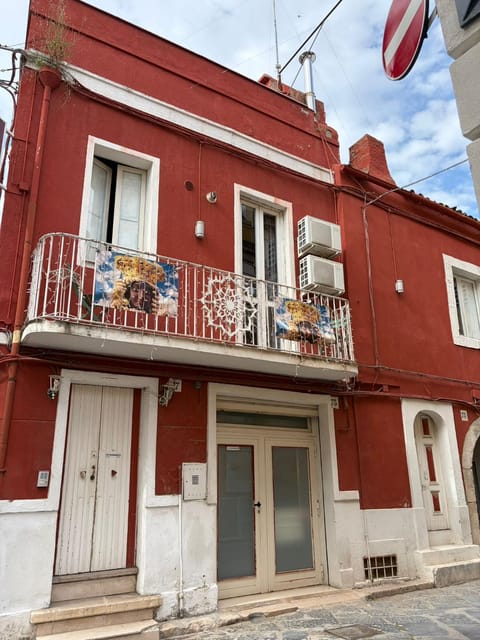Facade/entrance, Balcony/Terrace
