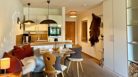 Kitchen or kitchenette, Seating area, Dining area