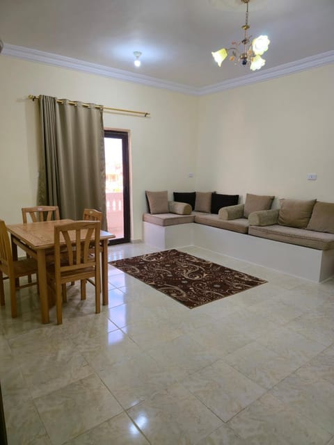 Property building, Balcony/Terrace, Living room, Seating area, Dining area
