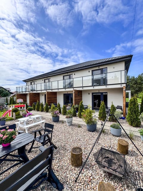 Property building, Day, BBQ facilities, Children play ground, Garden, Garden view, Area and facilities