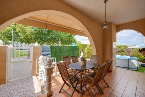 Day, Dining area