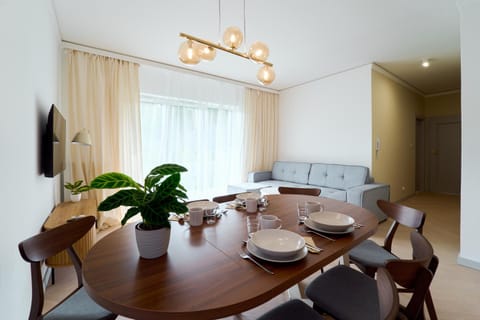 TV and multimedia, Living room, Seating area, Dining area