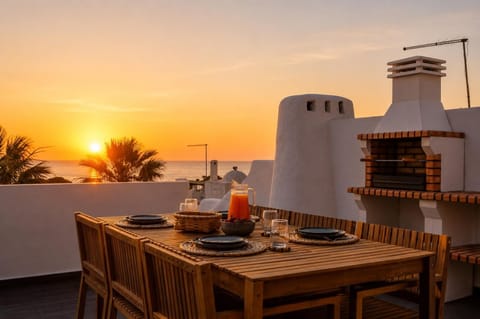 View (from property/room), Balcony/Terrace, Dining area, Sea view, Sunrise