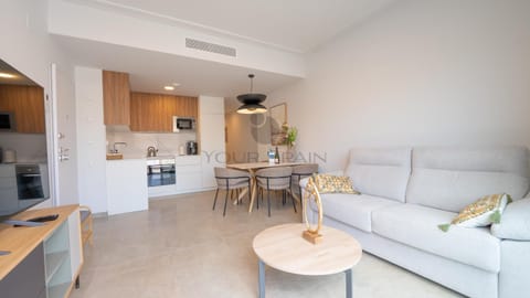 TV and multimedia, Coffee/tea facilities, Kitchen or kitchenette, Living room, Seating area, Dining area, dishwasher, oven, stove, toaster, air conditioner