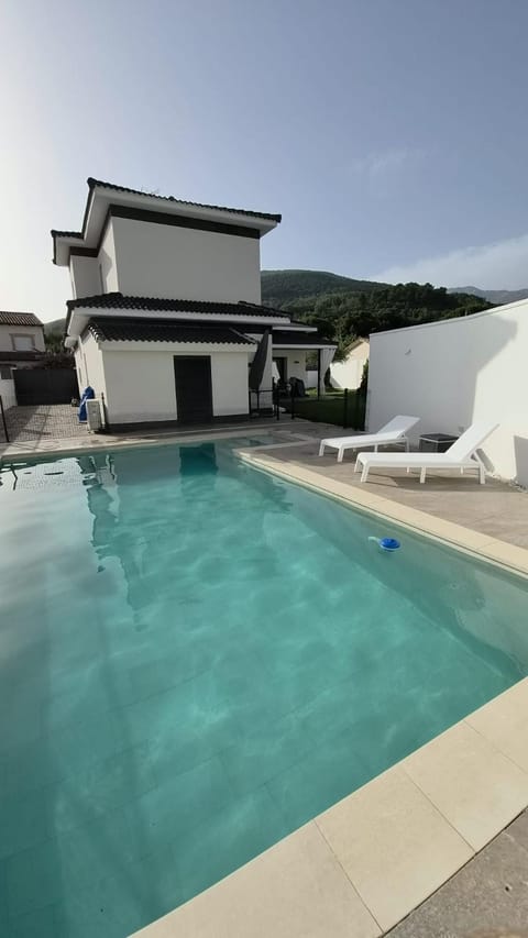 Property building, Swimming pool