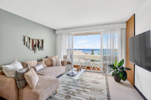 TV and multimedia, Living room, Seating area, Evening entertainment, Sea view
