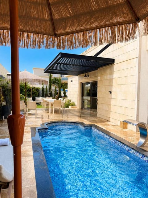 Pool view, Swimming pool, sunbed