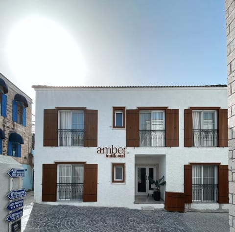 Property building, Day