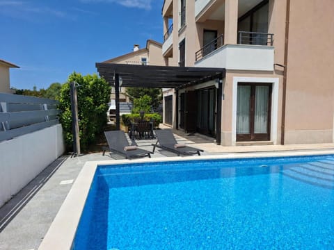 Patio, Day, Pool view, Swimming pool, sunbed