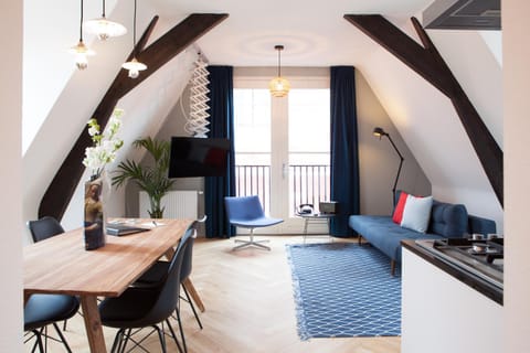 Living room, Photo of the whole room, Seating area, City view