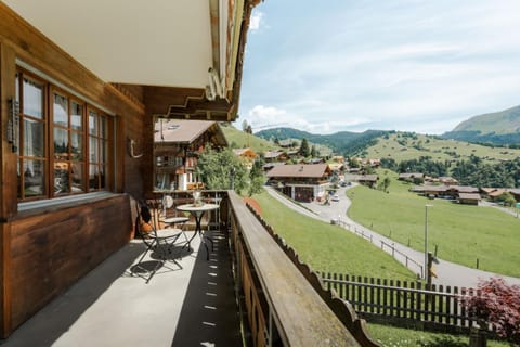 View (from property/room), Balcony/Terrace, Mountain view