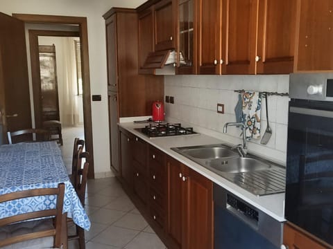 Dining area, dishwasher, oven, pet friendly, stove