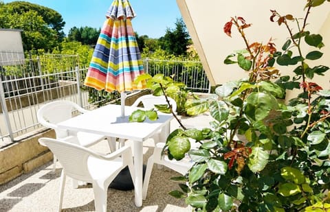 Patio, Spring, Day, View (from property/room), Dining area, Garden view