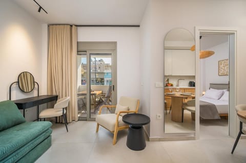 Bed, Living room, Photo of the whole room, Seating area, Dining area, Bedroom