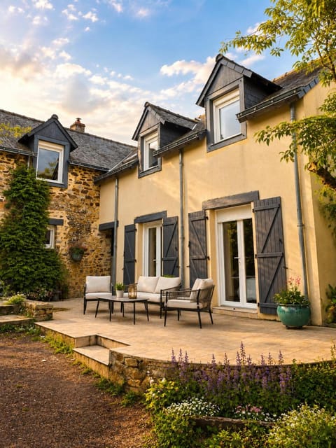 Property building, Patio, Garden