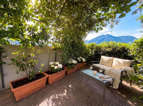 Patio, Spring, Day, Natural landscape, Garden, Seating area, Garden view, Mountain view