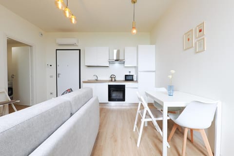 Kitchen or kitchenette, Living room, Seating area, internet, oven, air conditioner