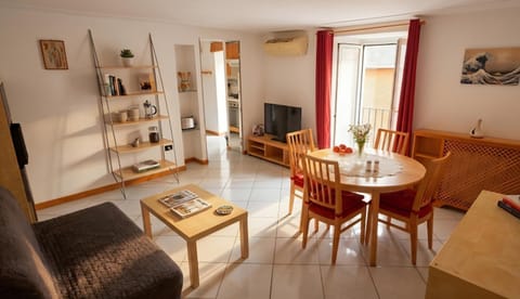Communal lounge/ TV room, TV and multimedia, Living room, Seating area