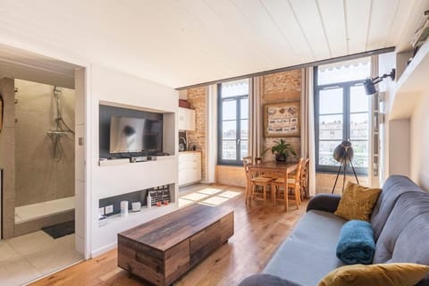 TV and multimedia, Living room, Seating area