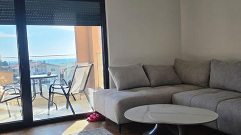 Natural landscape, View (from property/room), Balcony/Terrace, Living room, Seating area, Sea view