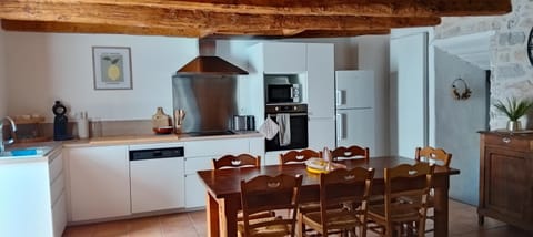 Property building, Kitchen or kitchenette, Living room