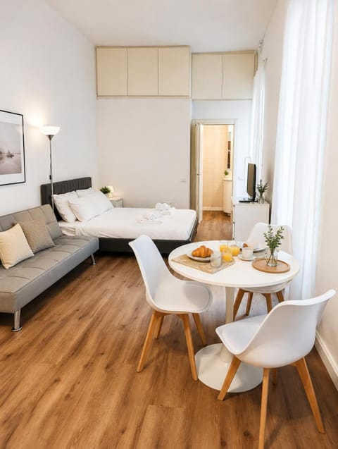 Bed, Living room, Photo of the whole room, Seating area, Bedroom