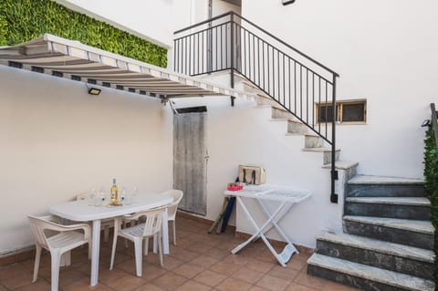 Patio, Day, View (from property/room), Balcony/Terrace, Dining area