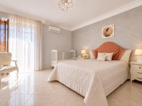 Photo of the whole room, Bedroom, air conditioner