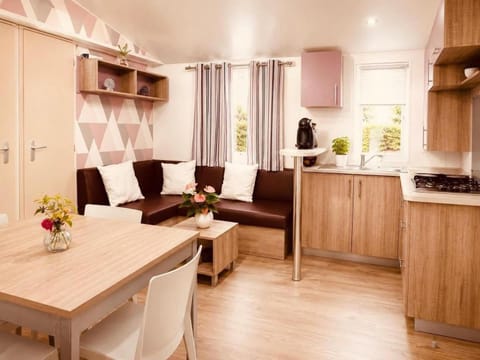 Kitchen or kitchenette, kitchen